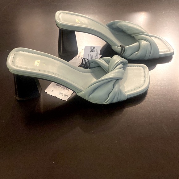 NWT Zara sea green leather slide sandals on flare heels. Size 37